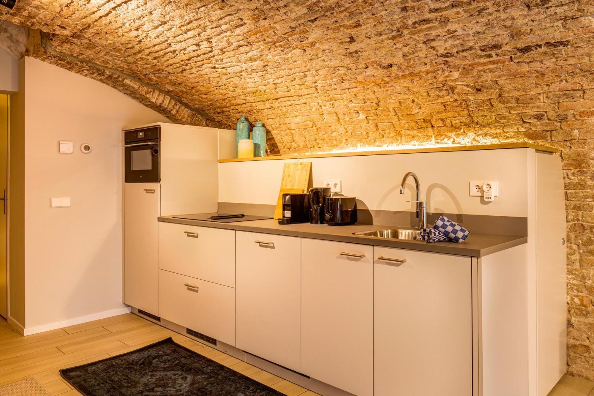 Luxurious Renovated In Center With View On The Old Canal *