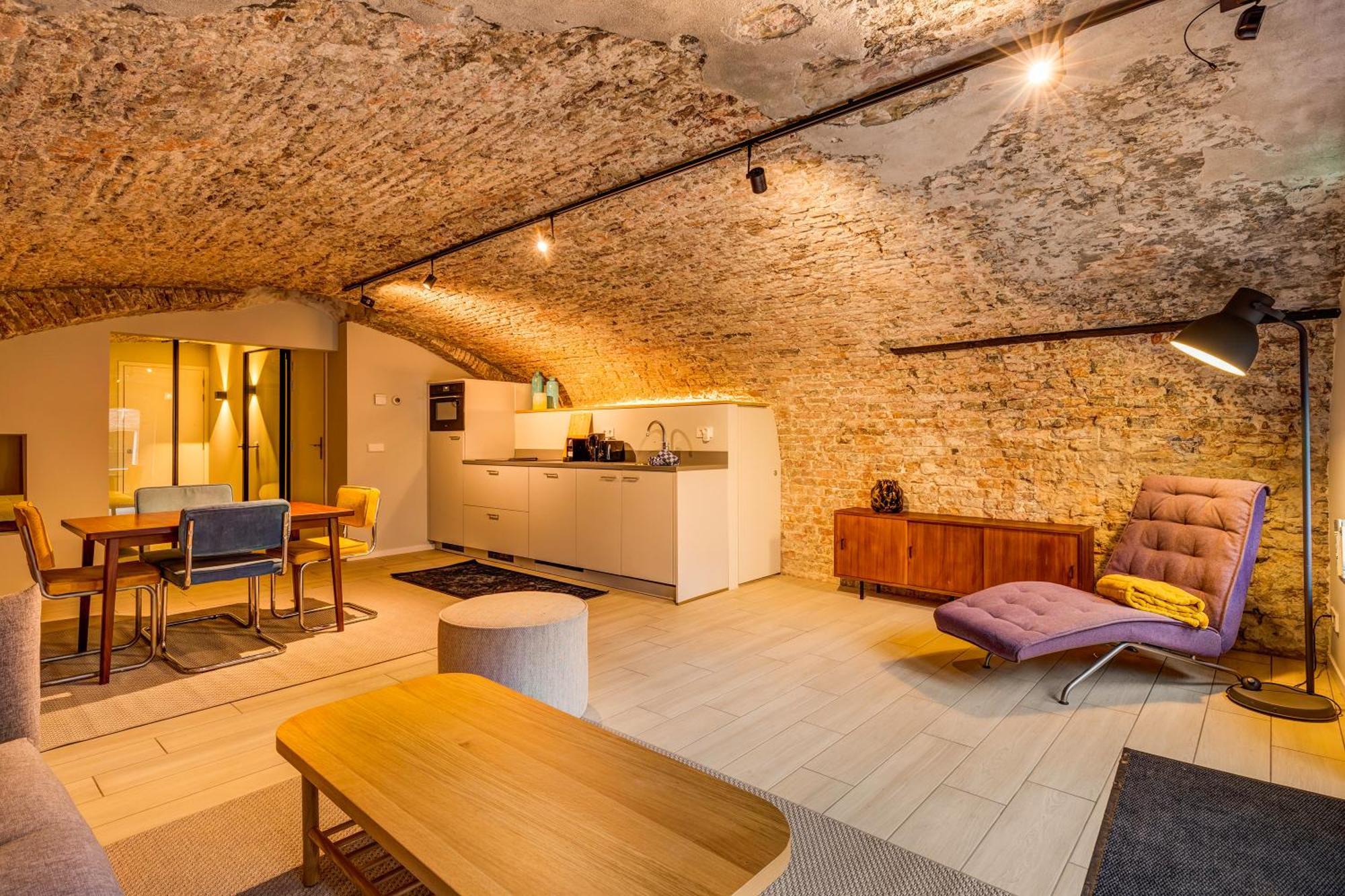 Luxurious Renovated In Center With View On The Old Canal